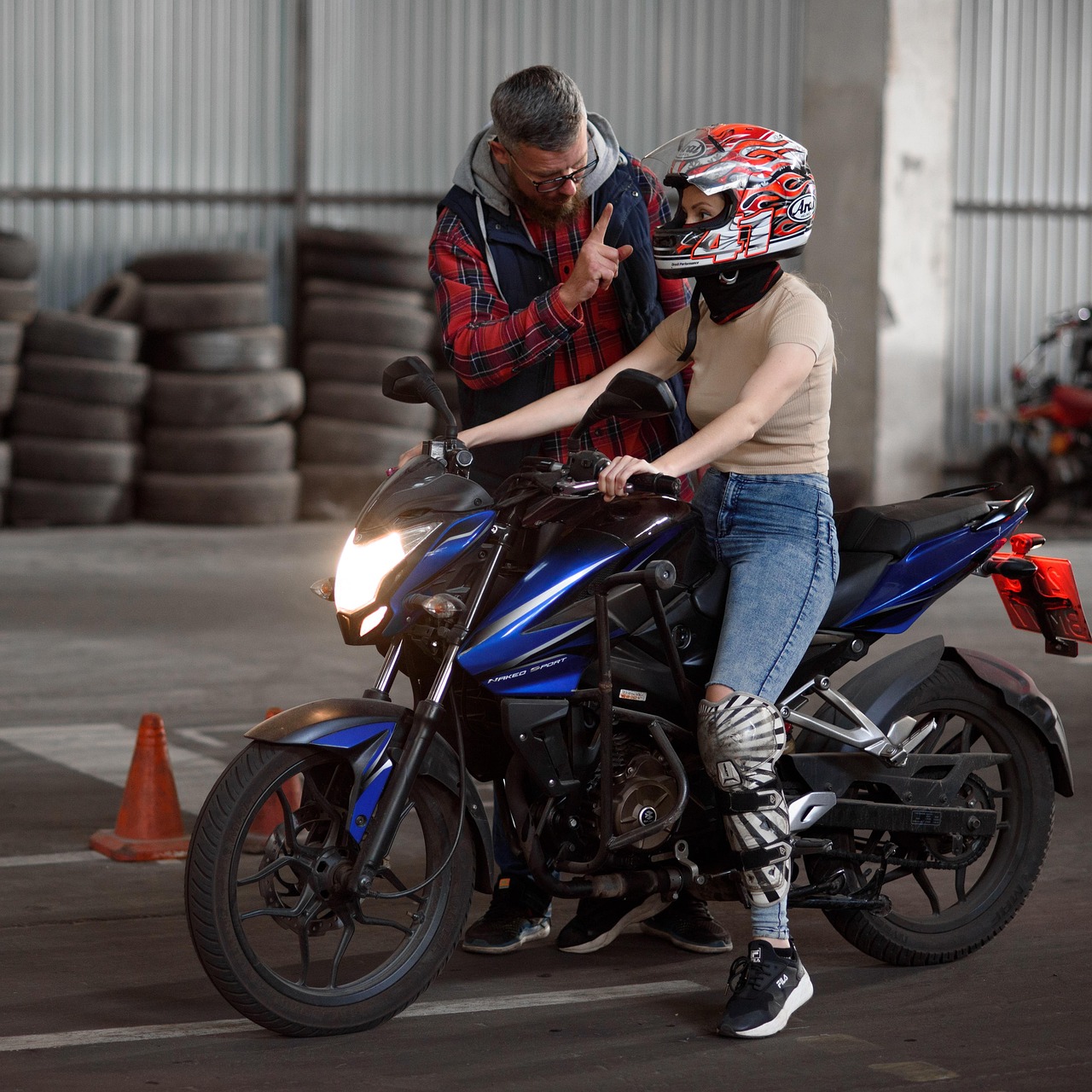 买卖微信账号时：抖音进口汽车账号注册